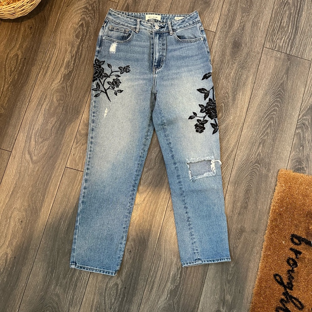 Floral Embroidered Pac Sun Mom Jeans • Size 26